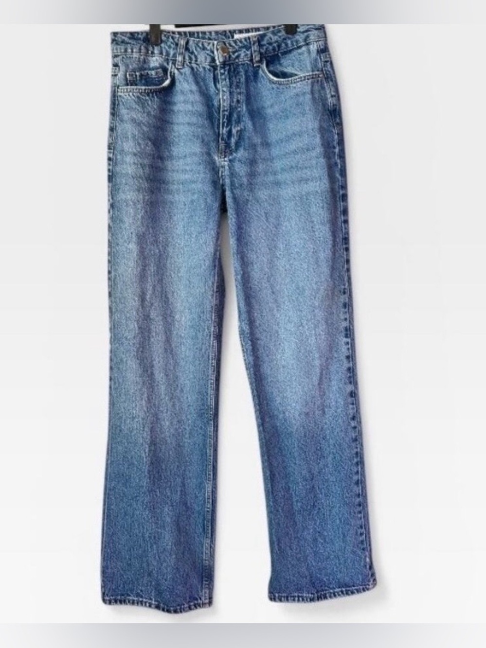 ZARA : Women’s Hi rise jeans
Medium Blue wash (Size 8 )